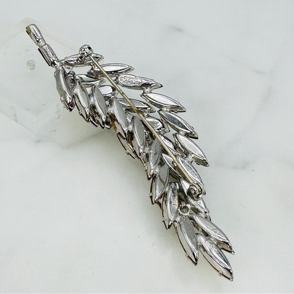 Vintage Regency Jewels Brooch Pin Signed Clear Facet Navette Rhinestone 50s 60s - Picture 7 of 10